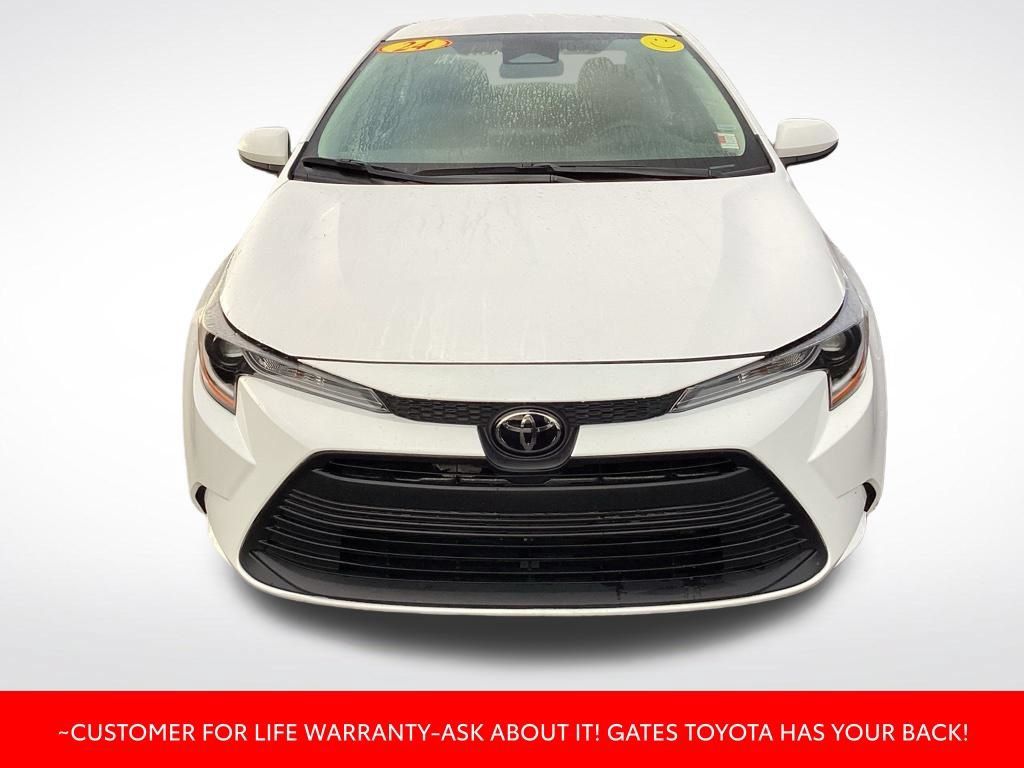 Used 2024 Toyota Corolla LE FWD image 2