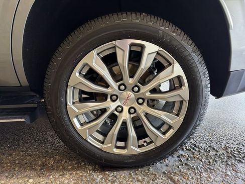 Used 2023 GMC Yukon Denali AWD/4WD image 10
