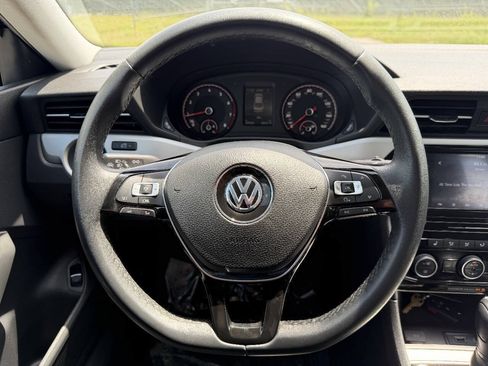 Used 2022 Volkswagen Passat 2.0T SE FWD image 27