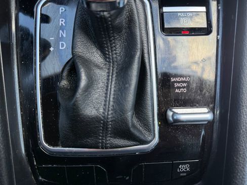 Used 2023 Jeep Compass Latitude w/ Sun and Sound Group AWD/4WD image 11