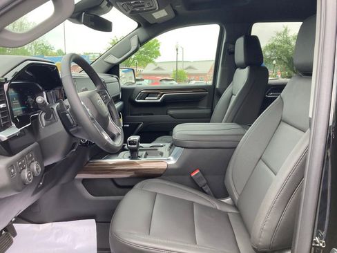 New 2026 Chevrolet Silverado 1500 RST w/ Dark Appearance Package AWD/4WD image 9