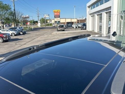 Used 2020 Chrysler Pacifica Limited w/ Advanced Safetytec Group FWD image 19