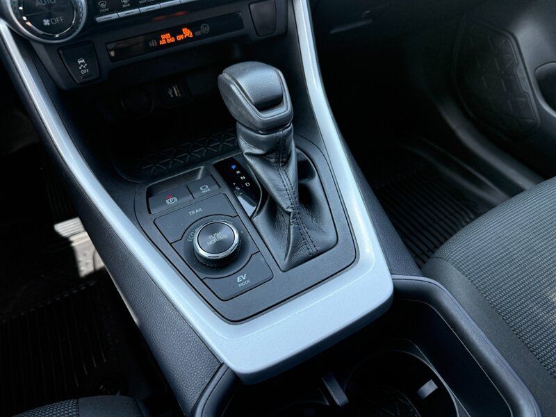 Used 2023 Toyota RAV4 LE AWD/4WD image 18