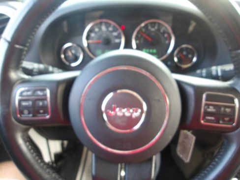 Used 2018 Jeep Wrangler Unlimited Rubicon w/ Cold Weather Group image 13