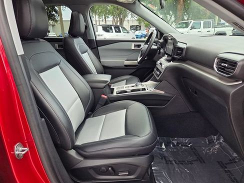 Used 2023 Ford Explorer XLT w/ Equipment Group 202A RWD image 17
