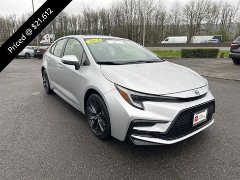 Used 2023 Toyota Corolla SE w/ SE Package FWD image 5
