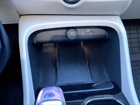 Used 2026 Volvo XC40 B5 Plus w/ Protection Package Premier image 35