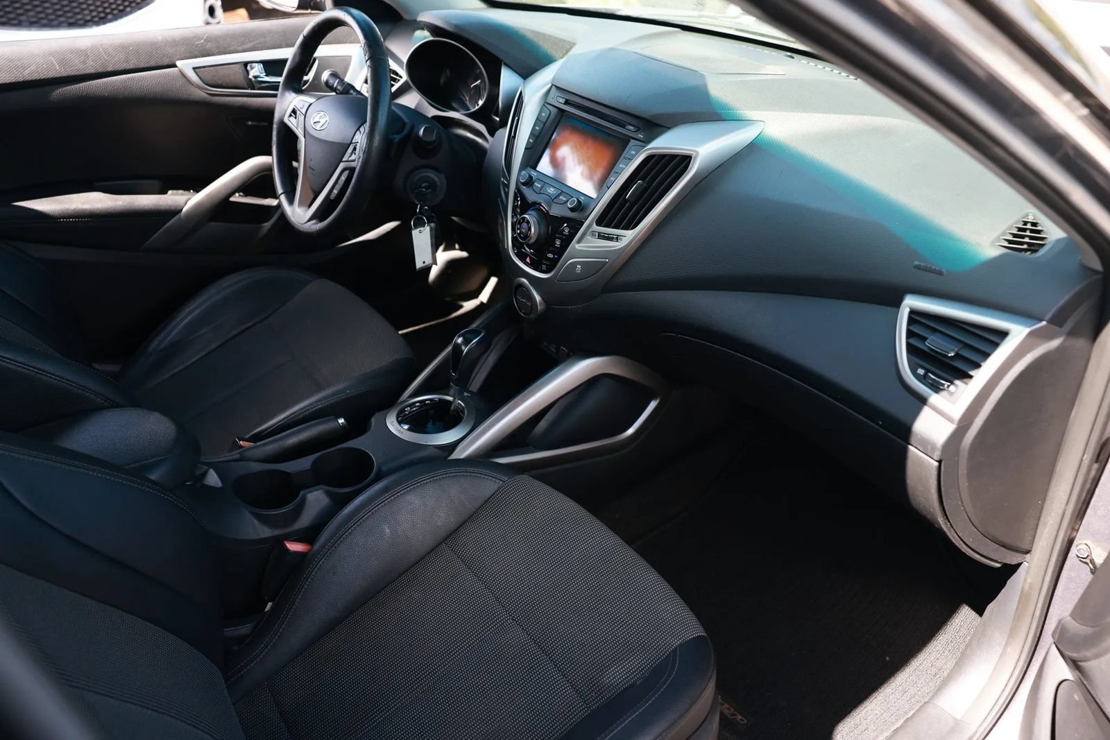 Used 2013 Hyundai Veloster w/ Style Pkg FWD image 22