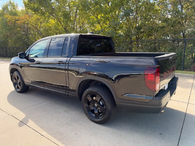 Certified 2024 Honda Ridgeline Black Edition image 3