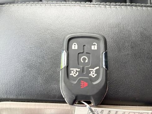 Used 2015 GMC Yukon Denali w/ Open Road Package AWD/4WD image 23