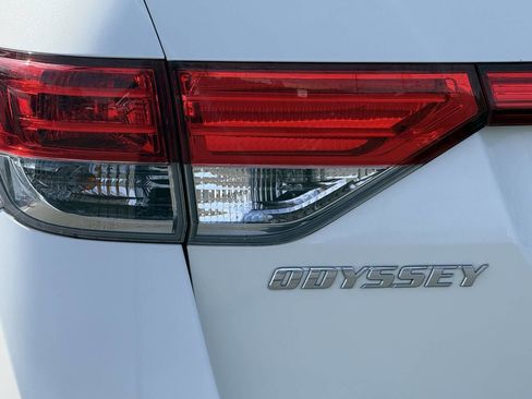 Used 2016 Honda Odyssey Touring Elite image 27