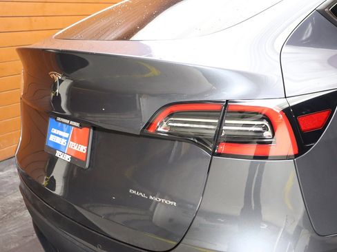 Used 2024 Tesla Model Y Long Range AWD/4WD image 9