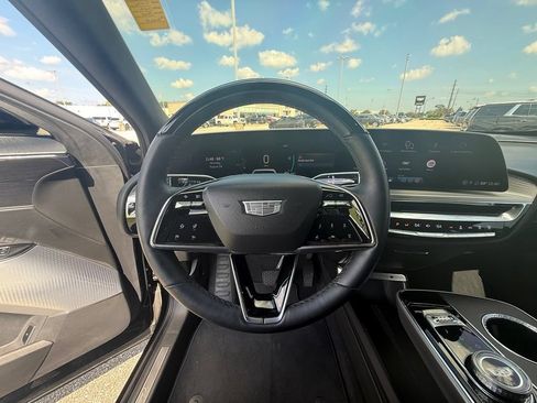 Certified 2024 Cadillac Lyriq Luxury AWD/4WD image 19