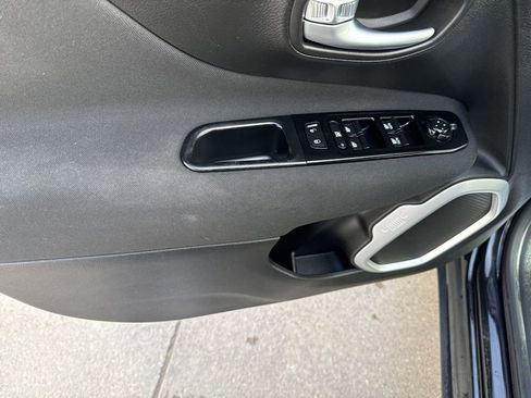 Used 2021 Jeep Renegade Sport image 11