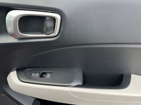 Used 2024 Hyundai Venue SEL image 20