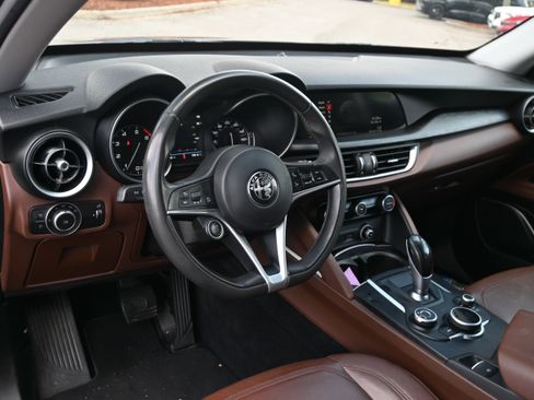 Used 2018 Alfa Romeo Stelvio AWD image 11