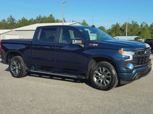 Used 2023 Chevrolet Silverado 1500 RST w/ Z71 Off-Road Package AWD/4WD image 2
