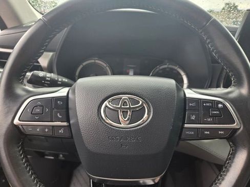 Used 2021 Toyota Highlander LE FWD image 26