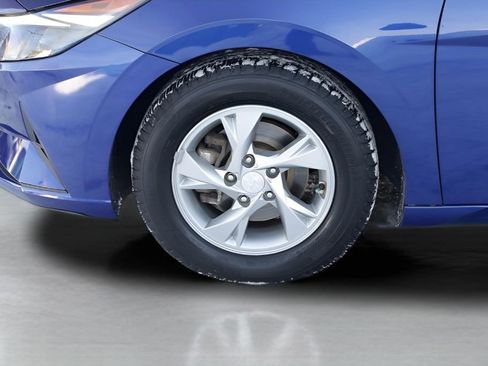 Used 2021 Hyundai Elantra SE image 3