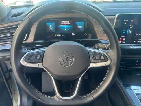 Used 2025 Volkswagen Atlas SE image 29