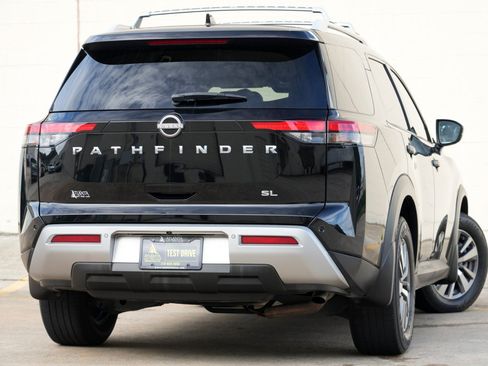 Used 2022 Nissan Pathfinder SL FWD image 4
