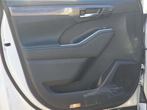 New 2026 Toyota Highlander Limited image 16