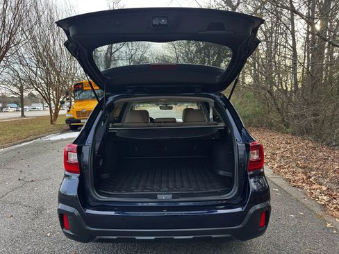 Used 2018 Subaru Outback 2.5i Limited AWD/4WD image 6