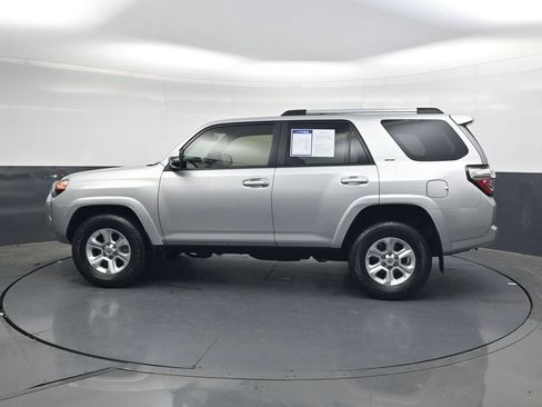 Used 2022 Toyota 4Runner SR5 Premium w/ Moonroof Package RWD image 7