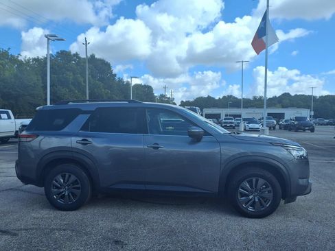 Used 2025 Nissan Pathfinder SV FWD image 21