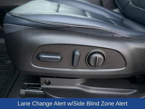 Used 2023 Chevrolet Bolt EUV LT w/ Convenience Package FWD image 21