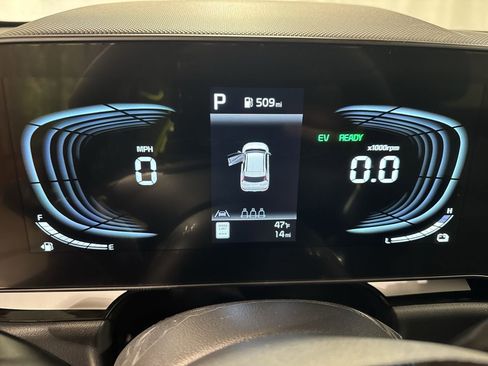 Certified 2025 Kia Niro SX Touring image 19
