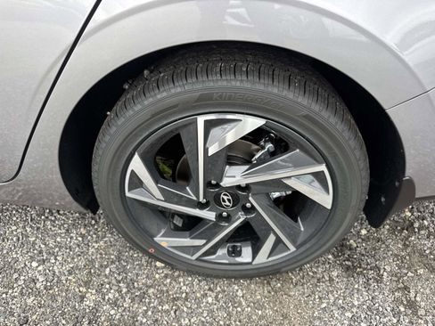 Certified 2025 Hyundai Elantra Limited image 5