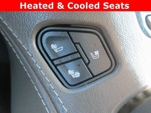 Used 2018 GMC Yukon Denali w/ Denali Ultimate Package image 19