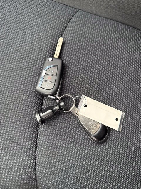 Used 2025 Toyota RAV4 LE AWD/4WD image 29