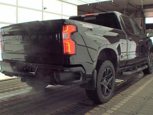 Used 2020 Chevrolet Silverado 1500 LT Trail Boss w/ Midnight Edition image 4