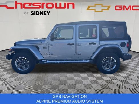 Used 2018 Jeep Wrangler Unlimited Sahara image 2