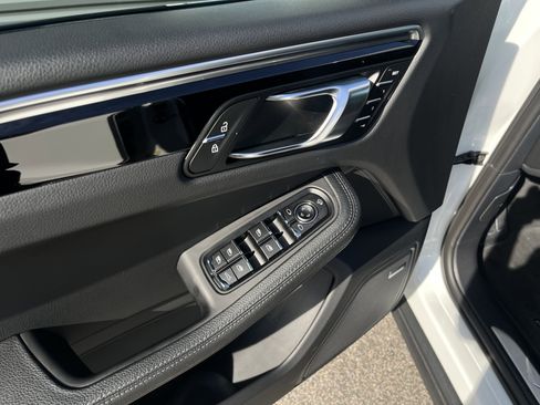 Certified 2024 Porsche Macan S image 23
