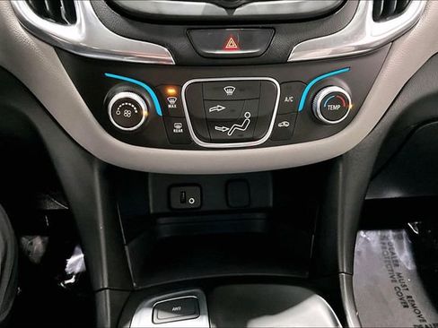 Used 2018 Chevrolet Equinox LS image 16