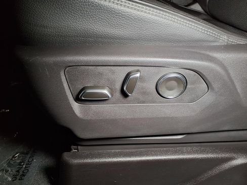Certified 2025 GMC Yukon XL Denali AWD/4WD image 15