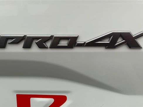 Used 2022 Nissan Frontier PRO-4X w/ Technology Package image 21