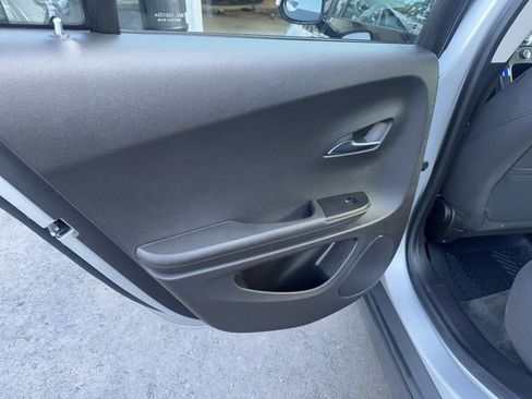 Used 2014 Chevrolet Volt FWD image 32