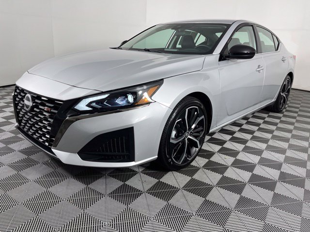 Used 2025 Nissan Altima 2.5 SR FWD image 6