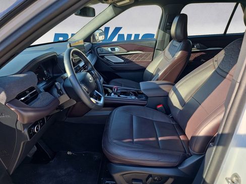 Used 2025 Ford Explorer Platinum w/ LUX Leather Package image 9