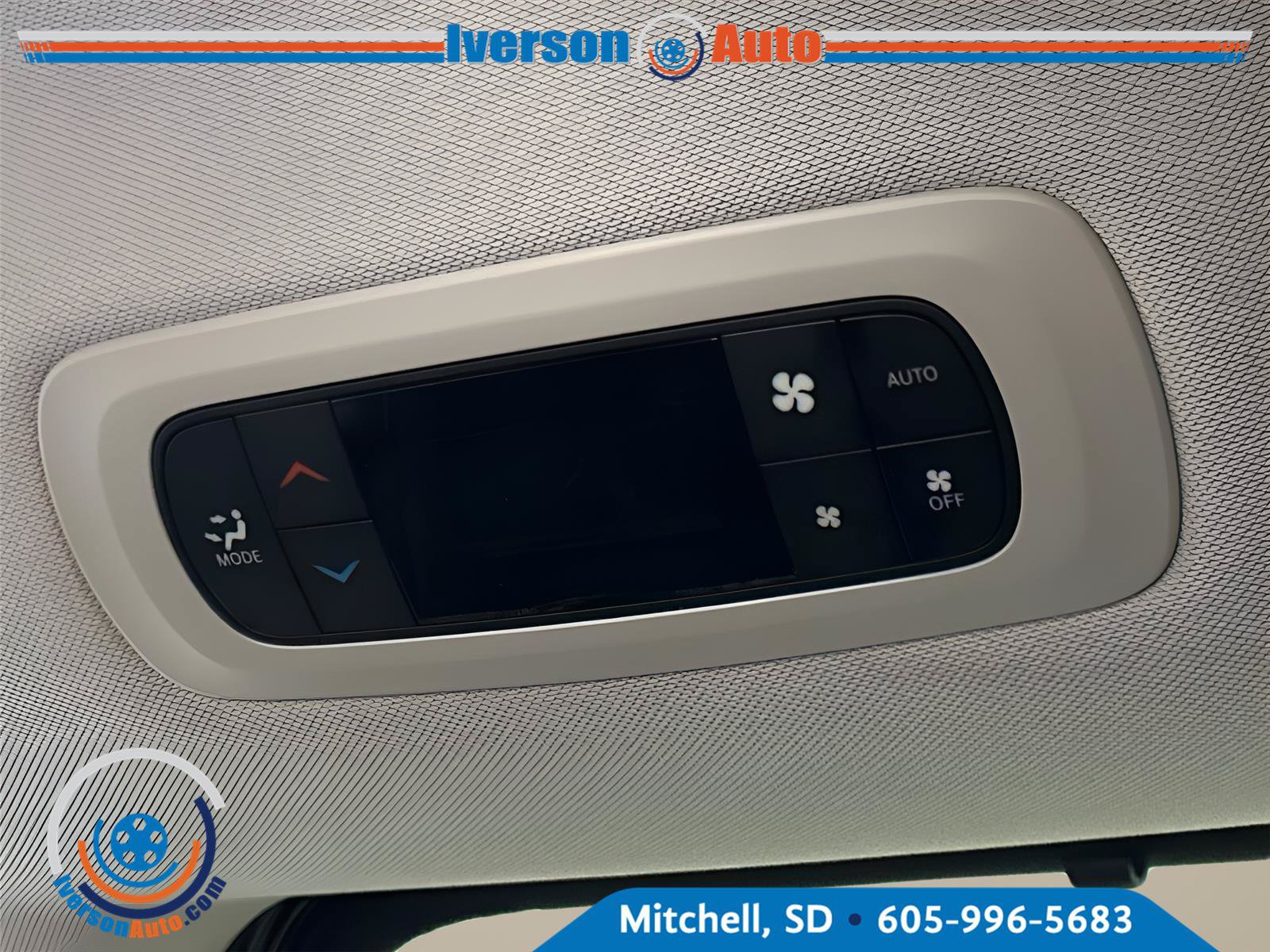 Used 2024 Chrysler Pacifica Touring-L AWD/4WD image 29