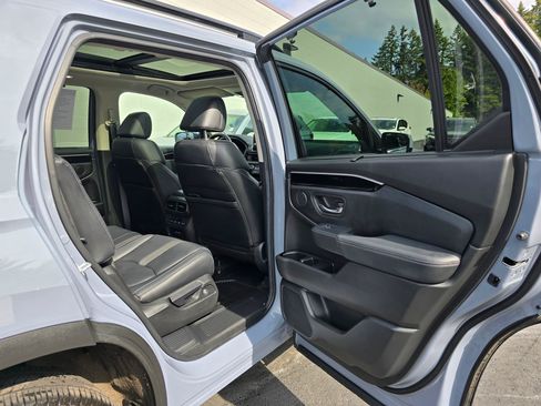 Certified 2024 Honda Pilot Touring image 11