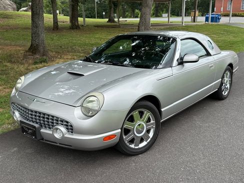 Used 2005 Ford Thunderbird RWD image 3