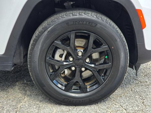 Used 2024 Jeep Grand Cherokee Altitude AWD/4WD image 22
