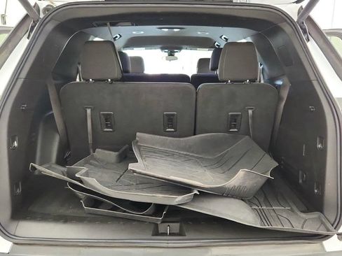 Used 2023 Chevrolet Traverse LT FWD image 40
