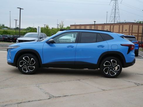 Used 2024 Chevrolet Trax RS w/ Sunroof Package FWD image 4