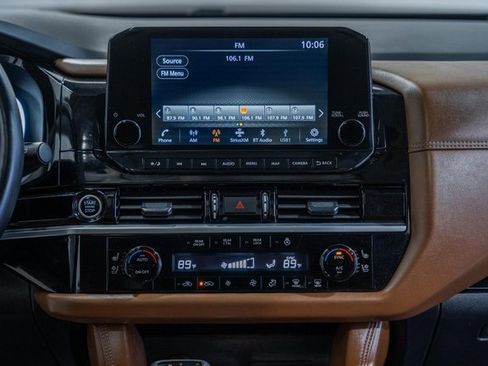 Used 2024 Nissan Pathfinder Platinum w/ Black Appearance Package image 22